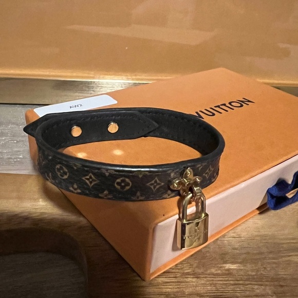 LOUIS VUITTON Monogram Bracelet with Gold Lock - Picture 3 of 4
